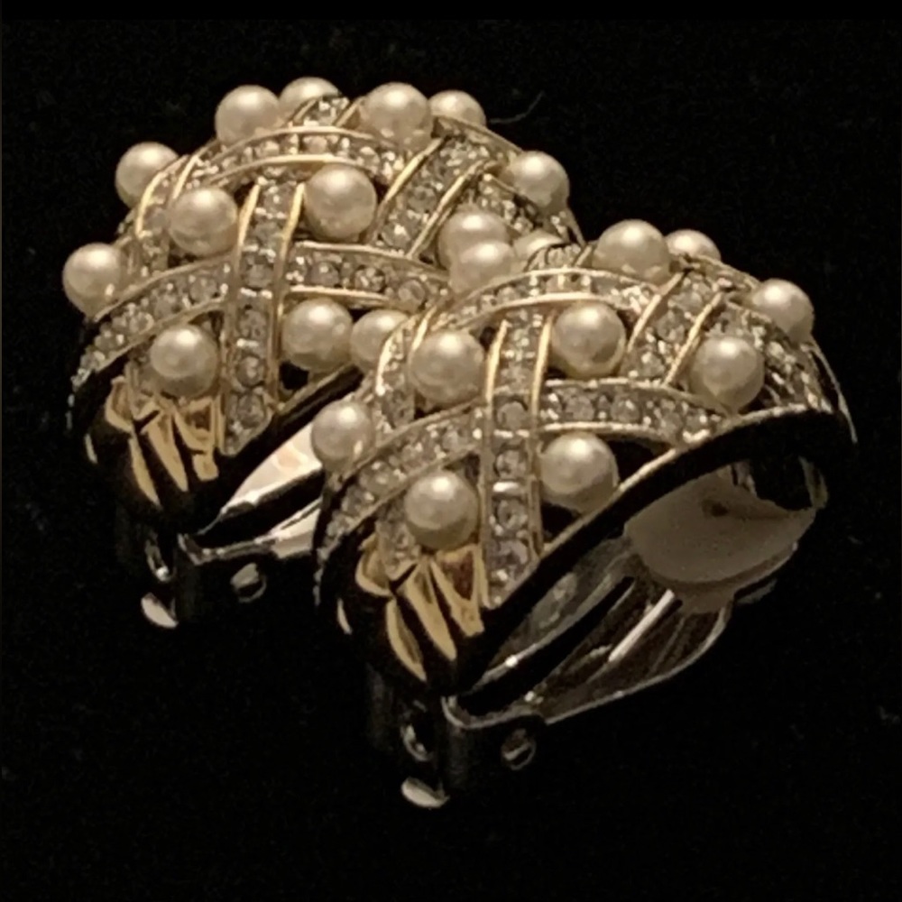 Vintage BasketWeave Gold Tone Rhinestone Pearl Clip On Earrings Perles Matelasse